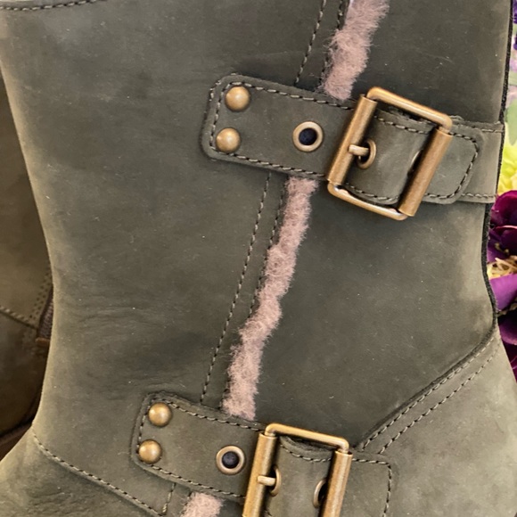 UGG olive green women’s boot - Picture 7 of 13
